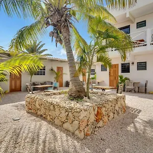 the-hut-bonaire.comcaribbean.com/